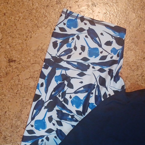 Short Sleeve Rashguard in Navy With Floral Sleeves, Size XL - Picture 2 of 6